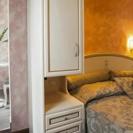 Domus Bocca Di Leone 3* Rzym