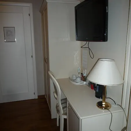 Guest house Domus Bocca Di Leone 3*